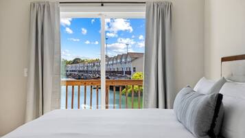 3 bedrooms, desk, iron/ironing board, WiFi