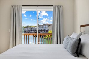 3 Schlafzimmer, Schreibtisch, Bügeleisen/Bügelbrett, WLAN