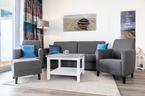 TV - Hochwertiges Penthouse mit Galerieschlafzimmer, Zwei Bädern und Sonnigem Balkon (Ostseeheilbad Großenbrode)