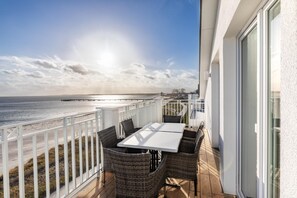 Outdoor dining - Hochwertiges Penthaus am Strand mit Sonnigem Balkon und Einzigartigem Meerblick (Ostseeheilbad Großenbrode)