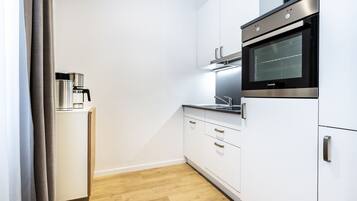 Køleskab, ovn, opvaskemaskine, kaffe-/temaskine