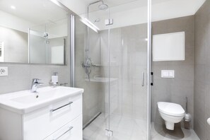 Ducha, secador de pelo, toallas