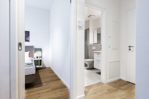 Dusche, Haartrockner, Handtücher