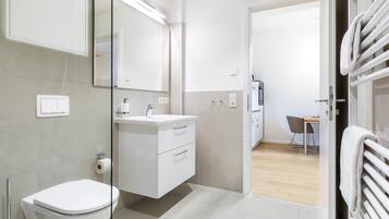 Dusche, Haartrockner, HandtĂŒcher