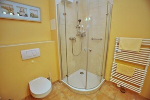 Shower, hair dryer - Schöne Ferienwohnung an der Ostsee mit Überdachtem Balkon in Toller Strandlage! (Ostseebad Kühlungsborn)