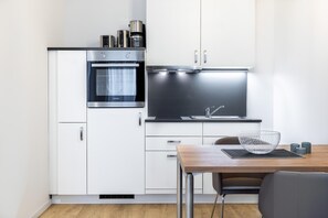 Kühlschrank, Ofen, Herdplatte, Geschirrspüler
