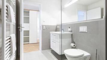 Bruser, hårtørrer, håndklæder