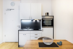 Kühlschrank, Ofen, Herdplatte, Geschirrspüler