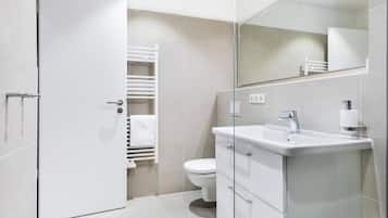 Ducha, secador de pelo, toallas