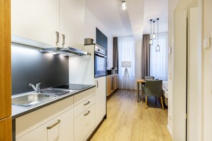 Refrigerador, horno, parrilla de estufa y lavavajillas 