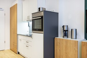 Kylskåp, ugn, spishäll och diskmaskin