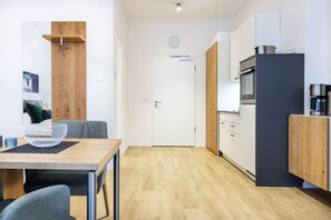 Fridge, oven, stovetop, dishwasher