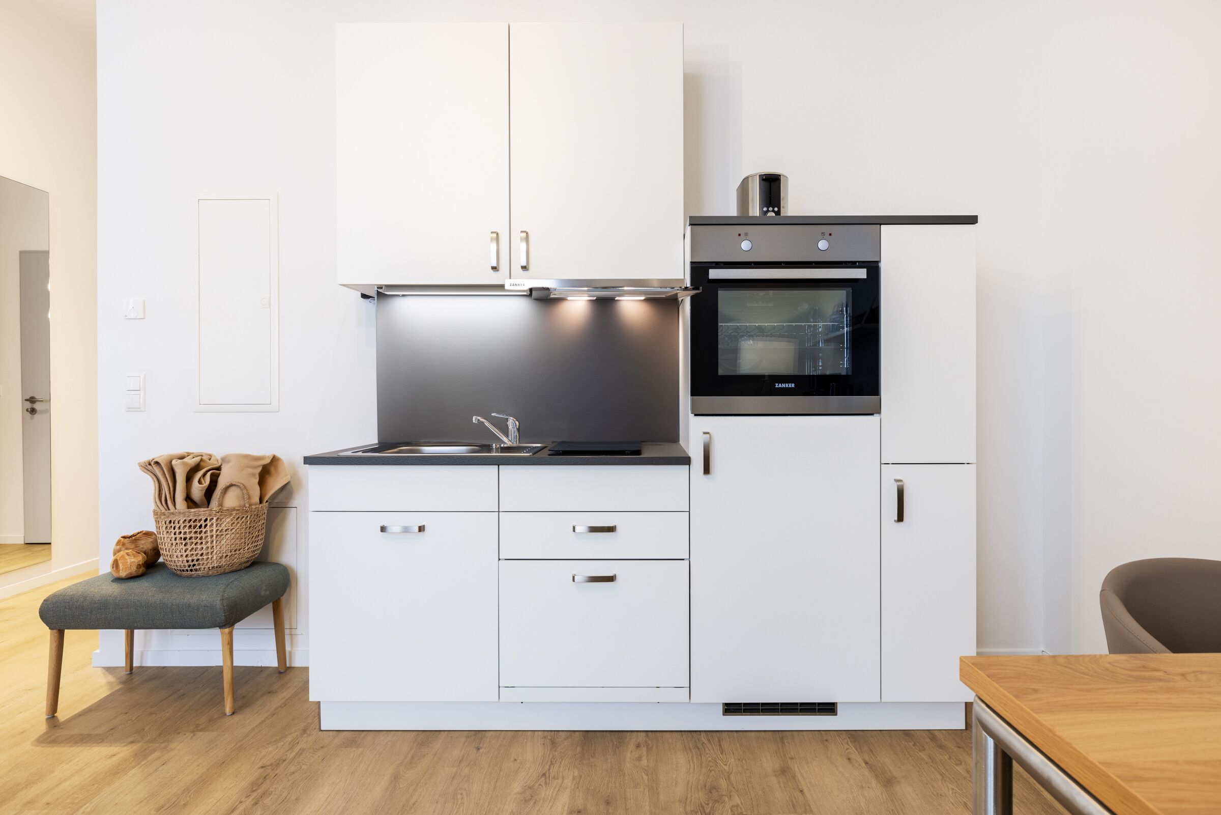 Kühlschrank, Ofen, Herdplatte, Geschirrspüler