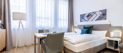 واي فاي مجانًا وملاءات أسرّة