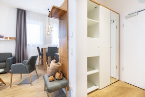 TV, stereo - Tolles Eck-apartment mit Hafenblick in Außergewöhnlicher Lage am Hafen Wismars (Hansestadt Wismar)