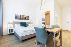 WiFi (無料)、ベッドシーツ