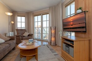 TV, DVD player, books, stereo