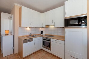 Micro-ondes, four, plaque de cuisson, lave-vaisselle