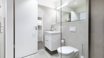 Bruser, hårtørrer, håndklæder