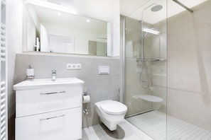 Dusch, hårtork och handdukar