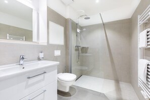 Doccia, asciugacapelli, asciugamani