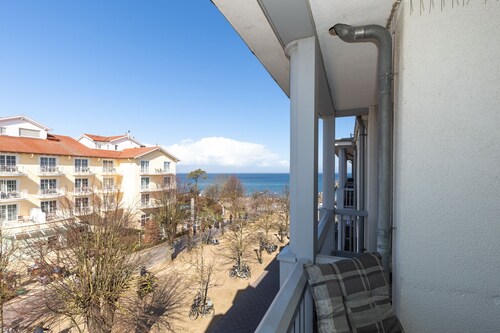 Ferienwohnung an der Ostsee mit Balkon - direkt am Strand und an der Seebrücke!