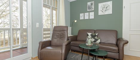 Fernseher, Bücher, Stereoanlage