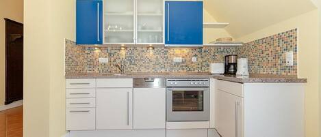 Réfrigérateur, four, plaque de cuisson, lave-vaisselle