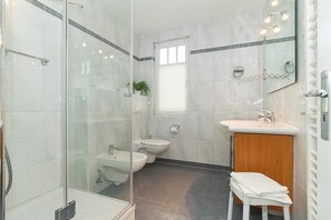 Hair dryer - Tolle Ferienwohnung an der Ostsee mit Dachterrasse - Saunabereich & Pool im Haus (Ostseebad Kühlungsborn)