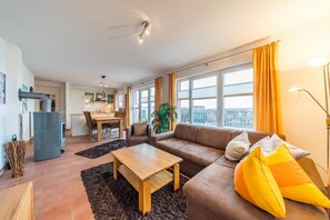 TV, fireplace, DVD player, books - Tolles Penthouse-apartment für Zwei mit Dachterrasse, Hot-tub und Kaminofen! (Nordseeheilbad Schillig)