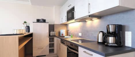 Kühlschrank, Ofen, Herdplatte, Geschirrspüler
