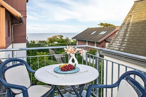 Ferienwohnung in bester Strandlage mit Balkon und Blick zur Ostsee und zum See