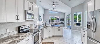 Large Luxury updated getaway 5 mins Cape Coral Westin Marina and entertainment!