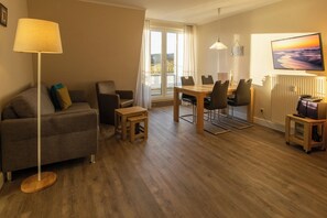 Fernseher, DVD-Player, Stereoanlage