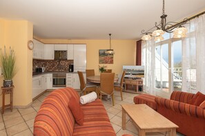 TV, DVD player, books, stereo