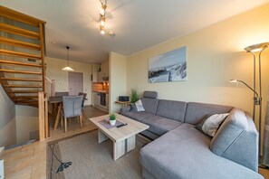 TV, DVD player, books, stereo