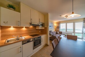 Geladeira, micro-ondas, fogão, cooktop