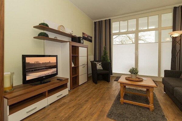 Fernseher, Stereoanlage