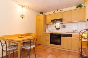 Kühlschrank, Ofen, Herdplatte, Geschirrspüler