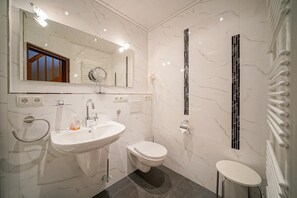 Hair dryer - Hundefreundliches Maisonette-apartment mit Balkon, Nordseeblick und Zwei Bädern! (Nordseeheilbad Schillig)