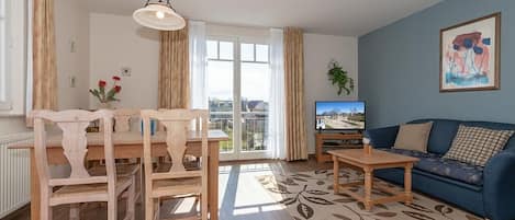 Télévision, lecteur de DVD, livres, chaßne hi-fi