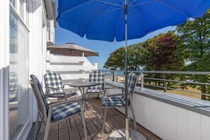 Outdoor dining - Ferienwohnung mit Tollem Balkon und Blick bis zum Meer in Direkter Strandlage (Ostseebad Kühlungsborn)