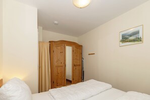 1 bedroom, iron/ironing board, free WiFi