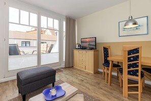 Tv, dvd-spelare, böcker och en stereo