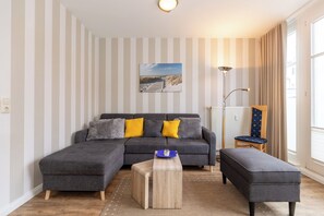 Tv, dvd-spelare, böcker och en stereo