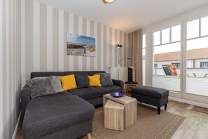 TV, DVD player, books, stereo