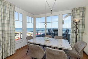 Dining - Ferienwohnung Direkt an der Ostsee mit Großem Balkon und Einmaligem Meerblick! (Ostseebad Kühlungsborn)