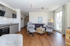 TV, DVD player, books, stereo