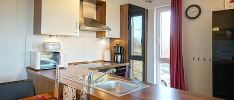 冰箱、微波炉、烤箱、炉灶