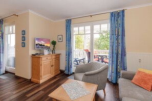 Fernseher, DVD-Player, Stereoanlage